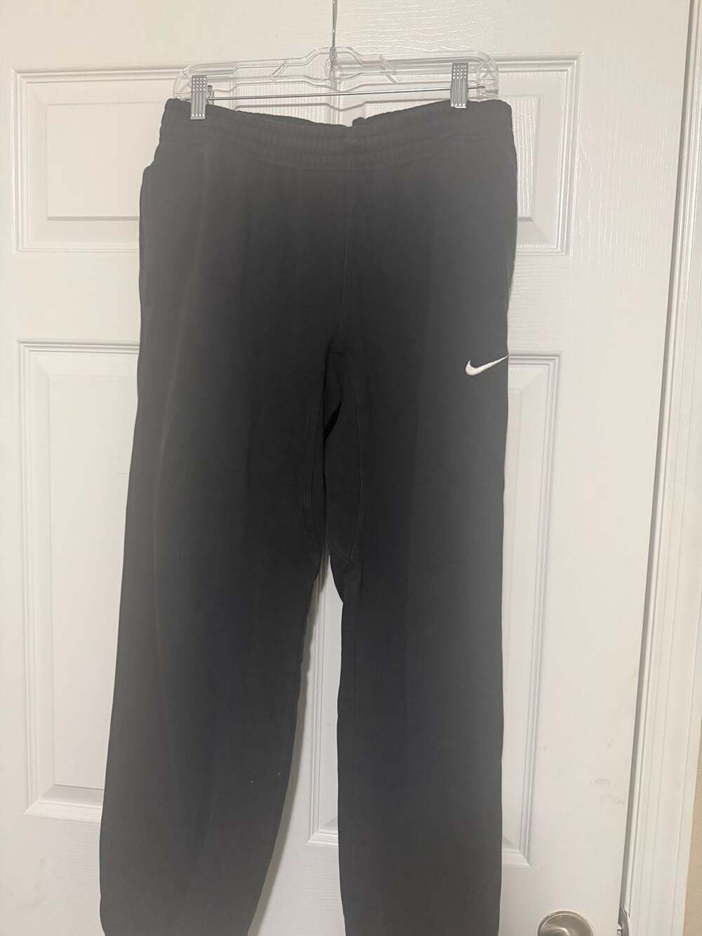 Nike Sportswear Fleece Sweatpants with Embroidered Swoosh - Picture 2 of 4